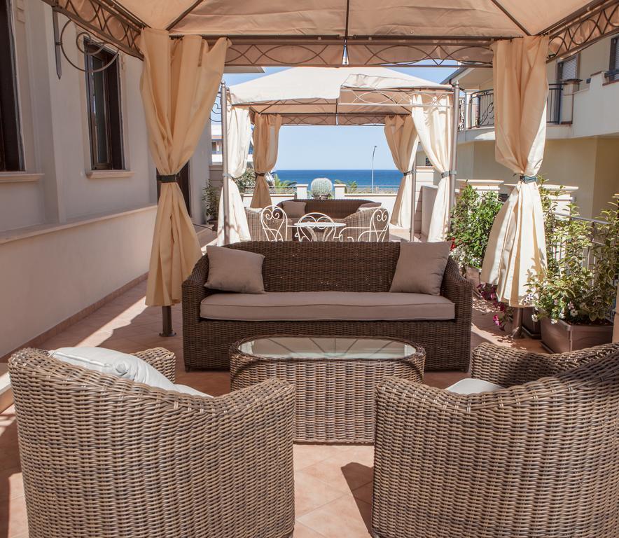 Del Gaudio Guesthouse Torre Melissa Exterior photo